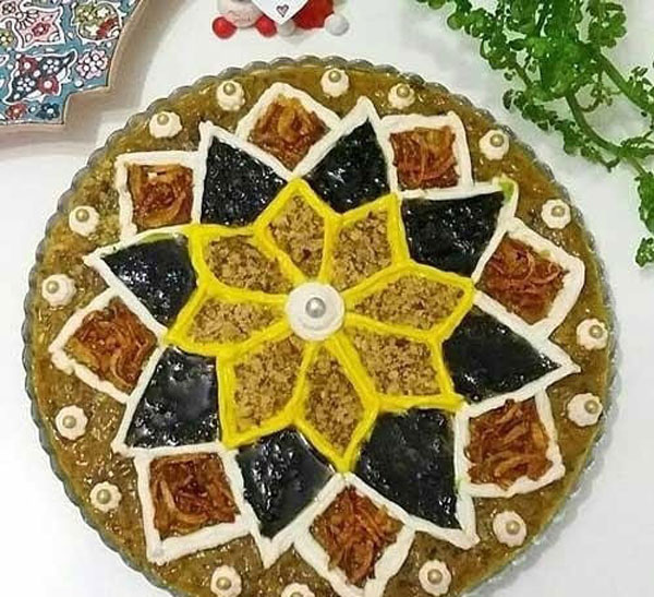 تزیین آش رشته نذری ساده و خاص و زیبا با نعناع داغ و پیازداغ و کشک