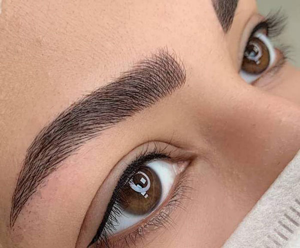 مدل ابرو فیبروز طبیعی و دخترانه مناسب صورت های گرد و کشیده زیبا و لاکچری