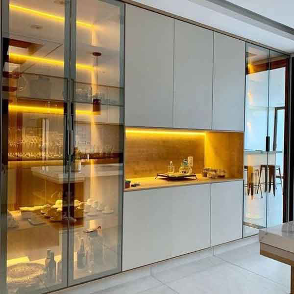 مدل کابینت های گلاس شیک مناسب اشپزخانه های کوچک و بزرگ با طرح های منحصر بفرد