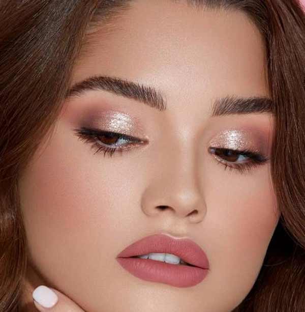مدل آرایش چشم دخترانه ساده ملایم شیک و جذاب با ایده های متنوع امروزی و ترند