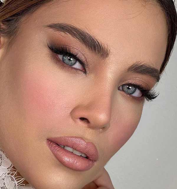 آرایش زنانه ساده با ایده های جدید جذاب شیک همراه با تکنیک هایی برای حرفه ای ها