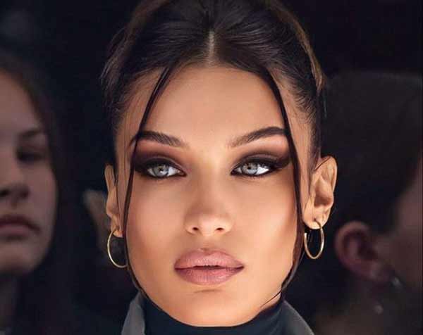 آرایش زنانه ساده با ایده های جدید جذاب شیک همراه با تکنیک هایی برای حرفه ای ها