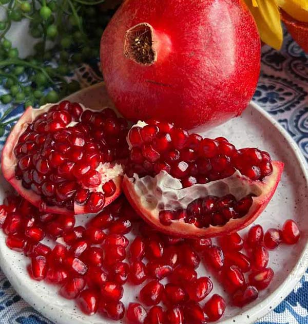 تعبیر خواب انار دادن به دیگران + امام صادق و تعبیر خواب انار دادن به مرده چیست
