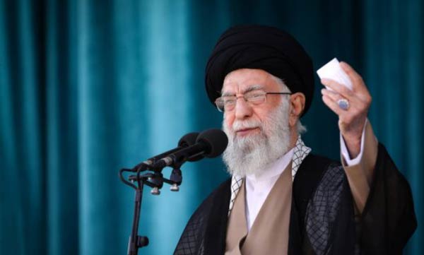 تعبیر خواب بوسیدن دست رهبر + تعبیر خواب دیدن رهبر خامنه ای در خواب