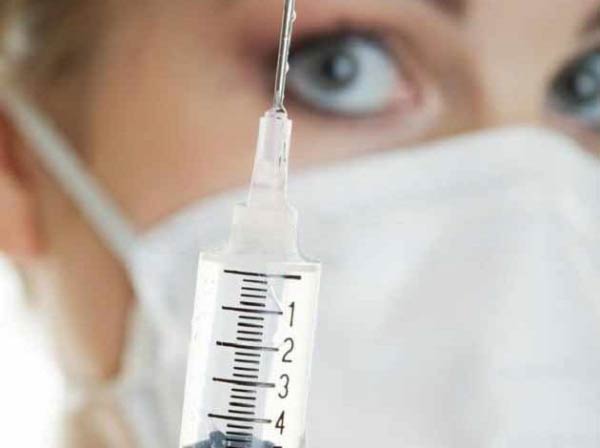 تعبیر خواب دیدن آمپول زدن بقیه + آمپول زدن به پا و آمپول زدن به مرده