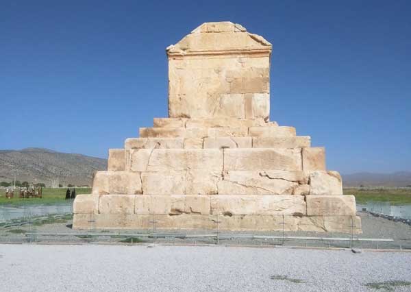 تعبیر خواب قبر بزرگان + قبرستان حضرت یوسف و قبر کوروش کبیر و سر قبر رفتن
