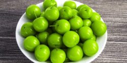 تعبیر خواب گوجه سبز خوردن + حضرت یوسف و امام صادق و چیدن گوجه سبز از درخت