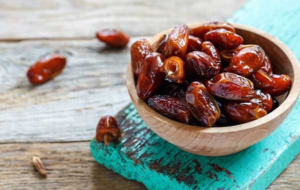 خرمای نذری در خواب + دیدن خرما در خواب از نظر امام صادق و حضرت یوسف