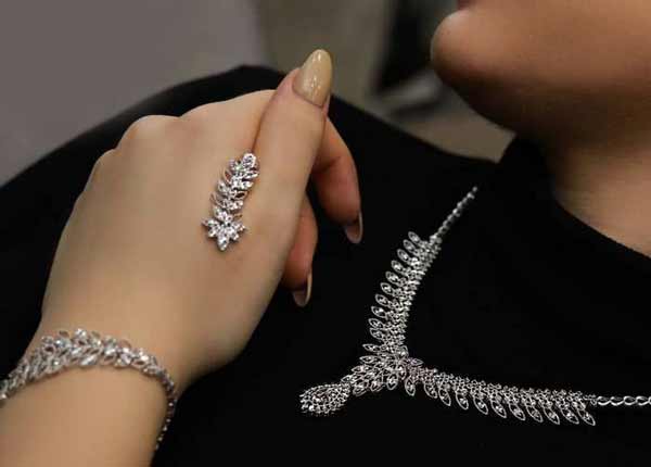 مدل سرویس طلا سفید ظریف و درشت زیبا + نکات کلیدی برای انتخاب سرویس