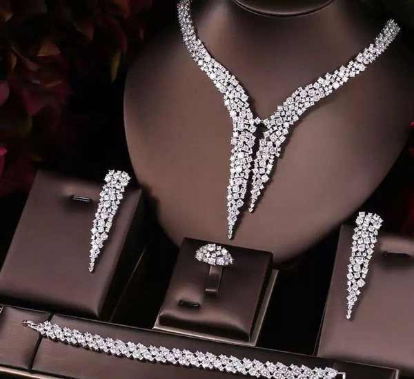 مدل سرویس طلا سفید ظریف و درشت زیبا + نکات کلیدی برای انتخاب سرویس