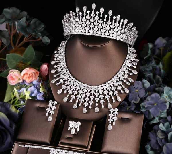 مدل سرویس طلا سفید ظریف و درشت زیبا + نکات کلیدی برای انتخاب سرویس