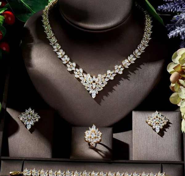 مدل سرویس طلا سفید ظریف و درشت زیبا + نکات کلیدی برای انتخاب سرویس