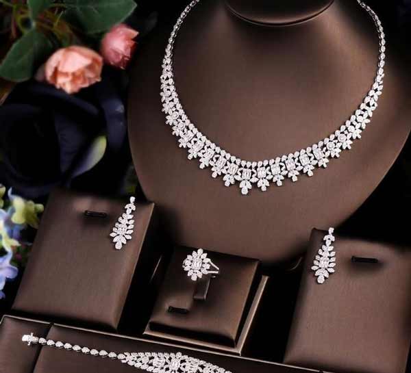 مدل سرویس طلا سفید ظریف و درشت زیبا + نکات کلیدی برای انتخاب سرویس