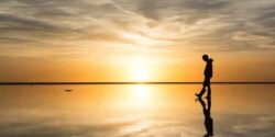 تعبیر خواب مرده در آب + غرق شدن مرده در آب و راه رفتن مرده در اب