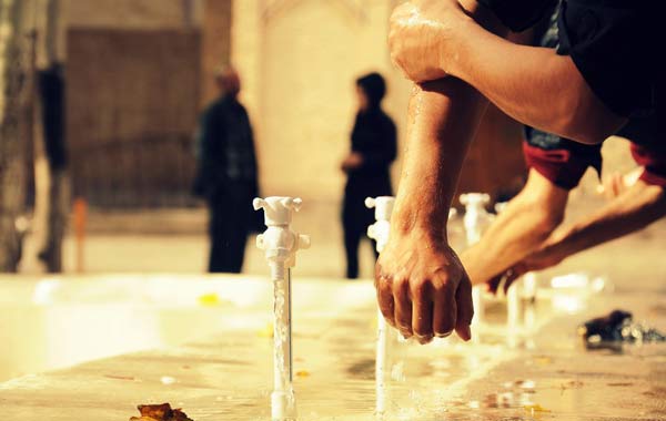 تعبیر خواب وضو گرفتن در مسجد + وضو گرفتن دختر مجرد با آب کم برای نماز جماعت