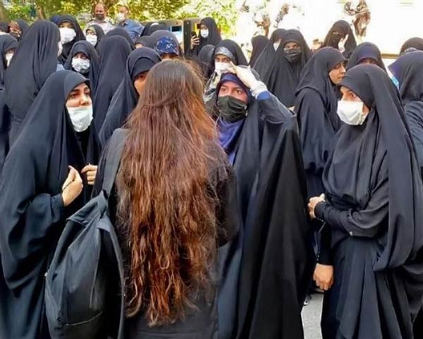تعبیر خواب زنان بی حجاب + بی حجاب بودن جلوی نامحرم در خیابان