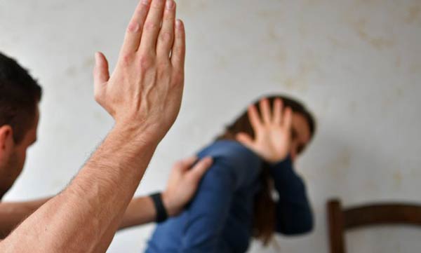 تعبیر خواب اذیت شدن توسط مرد + مزاحمت مرد برای زن و فرار از مرد نامحرم