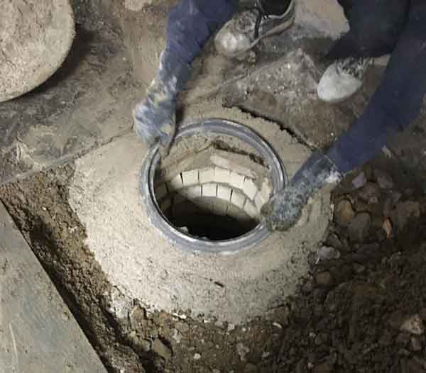 تعبیر خواب چاه فاضلاب در خانه + چاه فاضلاب پر شده و بالا زدن فاضلاب در خانه