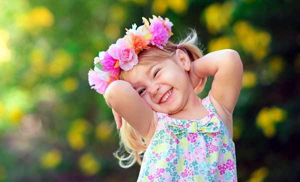تعبیر خواب دختر بچه + دختر بچه دیگران در بغل و دختر بچه زیبا برای زن متاهل