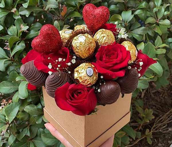 تعبیر خواب گل و شکلات + برای دختر مجرد و گل و شیرینی خواستگاری