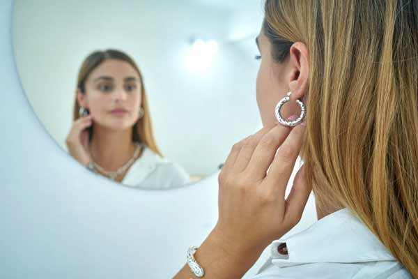 تعبیر خواب گوشواره بدل حضرت یوسف + هدیه گرفتن برای دختر مجرد