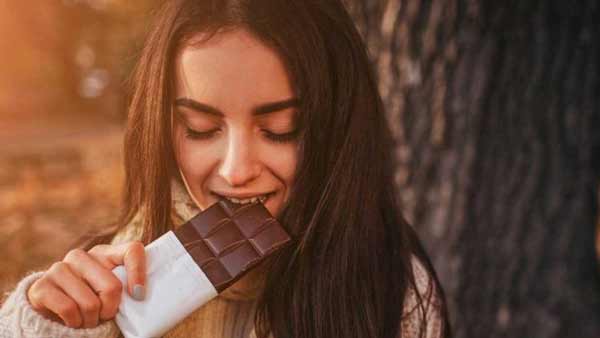 تعبیر خواب خوردن شکلات کاکائویی + شکلات برای دختر مجرد و زن متاهل