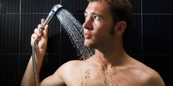 تعبیر خواب مرد برهنه + دیدن مرد برهنه آشنا و برهنه بودن شوهر در خواب