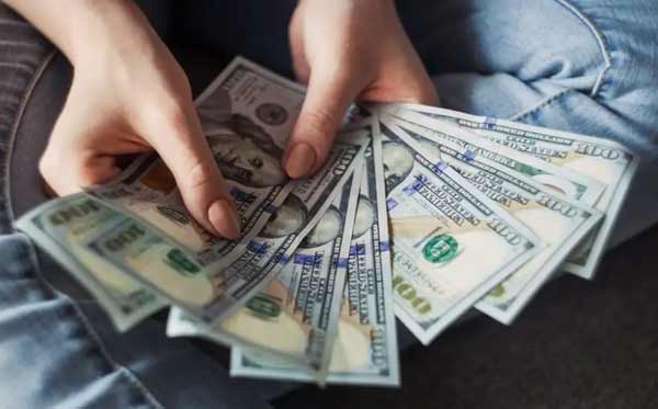 تعبیر خواب پول تقلبی + پول کاغذی برای دختر مجرد و پول هدیه گرفتن