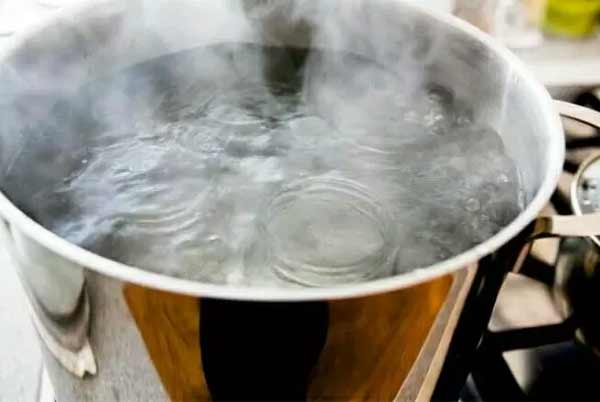 تعبیر خواب آب جوش روی بدن + امام صادق و ریختن آب جوش روی بچه