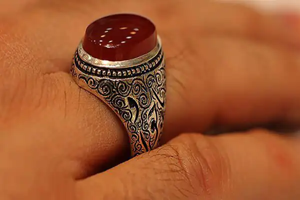 تعبیر خواب انگشتر یاقوت + امام صادق و انگشتر یاقوت قرمز زنانه هدیه گرفتن