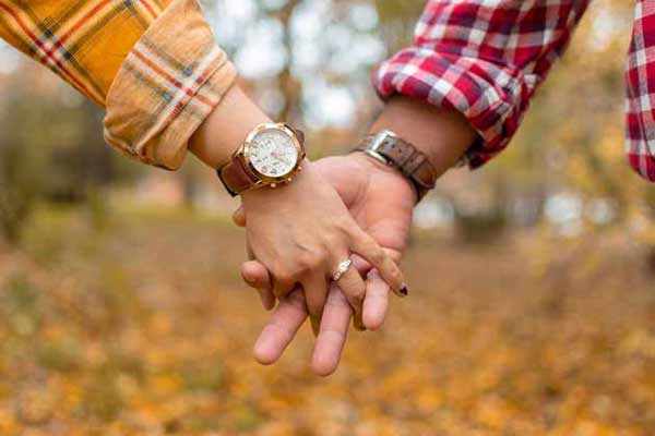 تعبیر خواب دست گرفتن امام صادق + گرفتن دست نامحرم و گرفتن دست پسر نامحرم