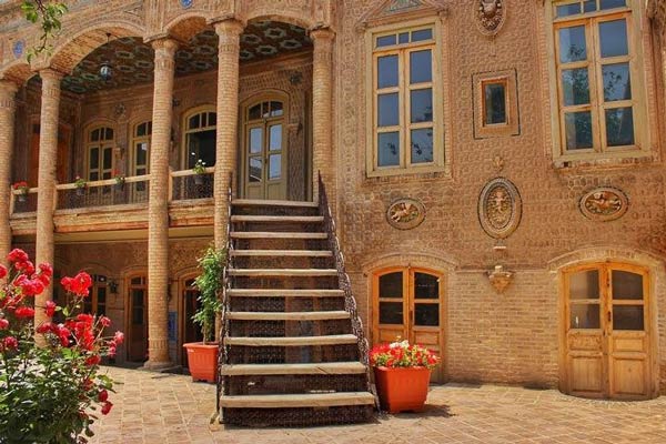 تعبیر خواب خانه مادربزرگ + رفتن به خانه پدربزرگ مرده از دید امام صادق