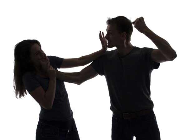 تعبیر خواب کتک زدن مادر توسط پدر + و توسط فرزند دختر و کتک زدن پدر و مادر