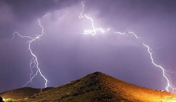 تعبیر خواب رعد و برق زدن + حضرت یوسف و امام صادق و رعد و برق وحشتناک در خانه و ترسیدن