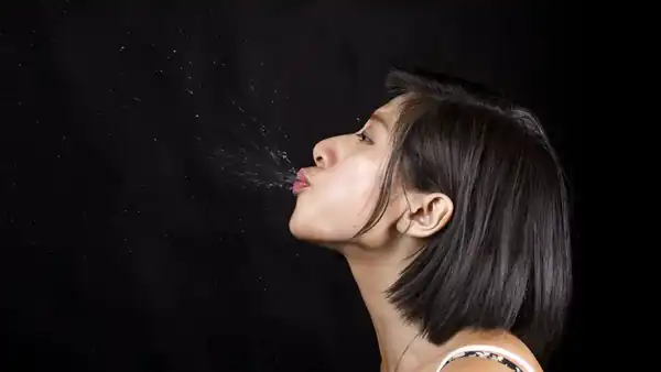 تعبیر خواب تف انداختن مرده + آب دهان مرده از امام صادق و تف انداختن به صورت
