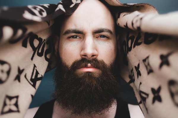 تعبیر خواب زن ریش دار + ریش برای زن متاهل و زدن ریش و سبیل شوهر