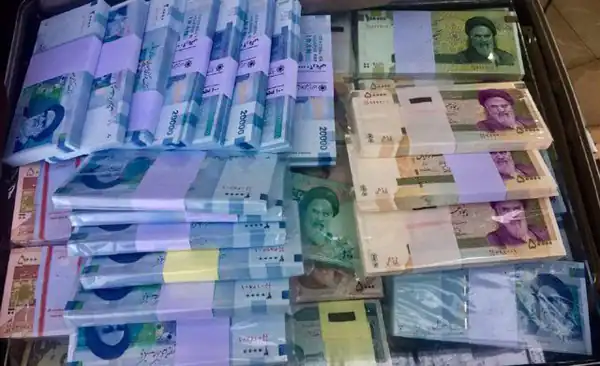 تعبیر خواب چمدان پر از پول + برای دختر مجرد و چمدان پر از لباس و بسته شده
