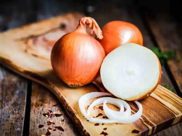 تعبیر خواب دادن پیاز به دیگران + حضرت یوسف و گرفتن پیاز سفید از مرده