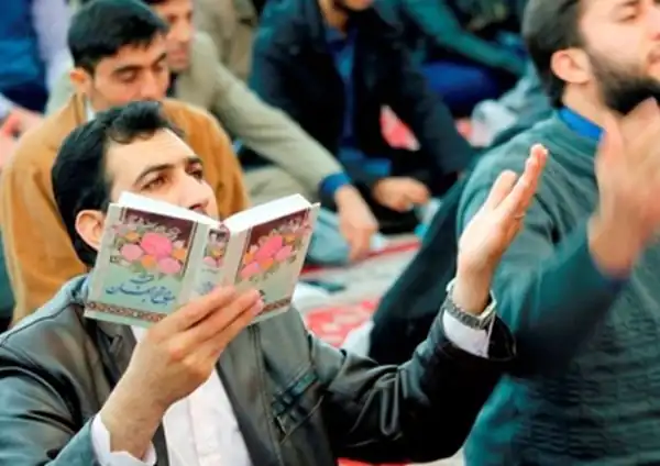 تعبیر خواب دعا خواندن دسته جمعی + دعا خواندن با صدای بلند و خواندن دعای توسل