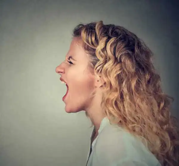 تعبیر خواب فریاد زدن خودم + داد زدن و عصبانیت امام صادق و داد زدن سر همسر