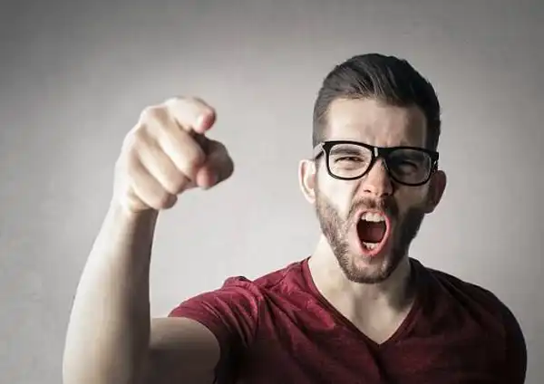 تعبیر خواب فحش و ناسزا گفتن + فحش دادن امام صادق و فحش شنیدن از فامیل