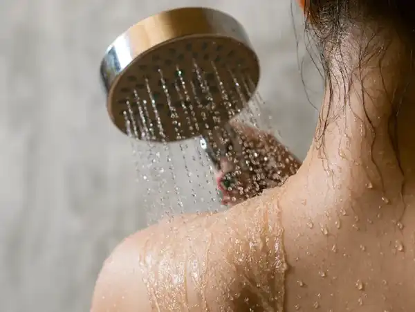 تعبیر خواب غسل جنابت در خواب + غسل کردن امام صادق و غسل کردن با لباس