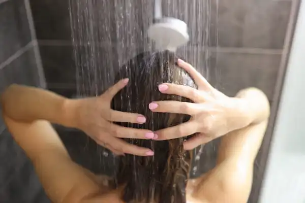تعبیر خواب غسل جنابت + غسل کردن امام صادق و غسل کردن با لباس