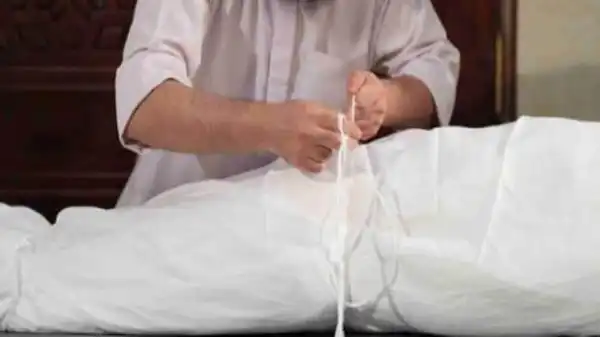 تعبیر خواب غسل میت چیست + غسل میت امام صادق و غسل میت دادن ادم زنده