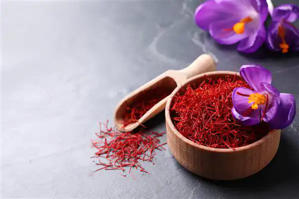 تعبیر خواب خریدن زعفران + امام صادق و شربت زعفران ریختن برای زن باردار