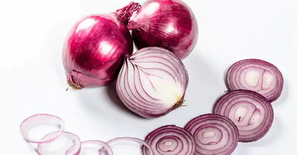 تعبیر خواب مرده پیاز بدهد + کندن پیاز از زمین حضرت یوسف و پیاز گرفتن از دیگران