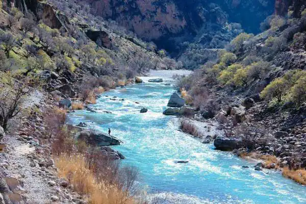 تعبیر خواب افتادن در رودخانه و نجات یافتن + افتادن در اب امام صادق و بیرون امدن