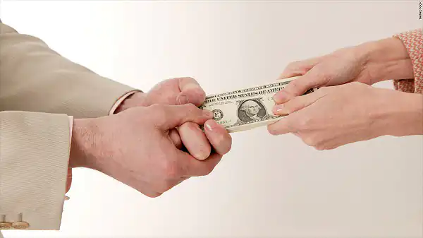 تعبیر خواب صدقه گرفتن از مردم + خیرات گرفتن از دیگران برای دختر مجرد