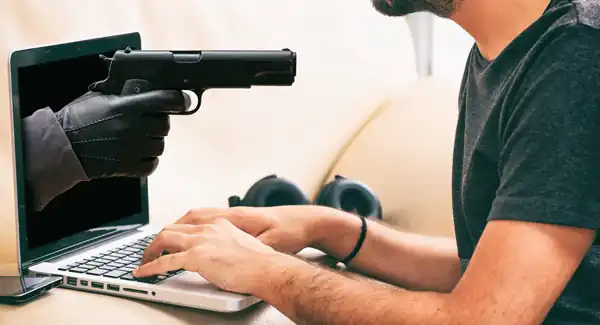 تعبیر خواب تهدید شدن با اسلحه + دیدن اسلحه در دست دیگران و تفنگ در دست مرد
