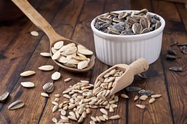 تعبیر خواب تخمه خوردن مرده + تخمه آفتابگردان برای زن متاهل از حضرت یوسف